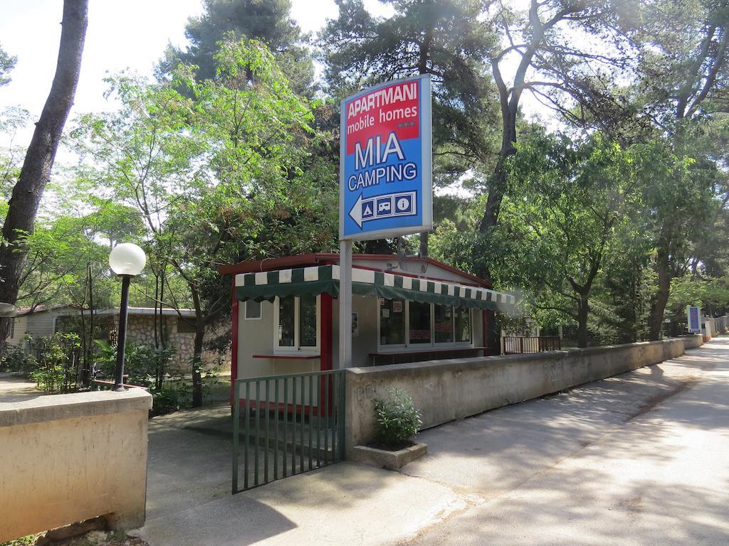 Camping Mia Bungalow & Mobile Home Biograd Na Moru Buitenkant foto